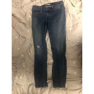 Levi jeans, worn a few times in great condition!